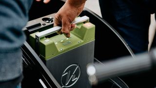 Die von Protolabs in Auftrag gegebene Studie wurde im Frühjahr 2021 unter 200 leitenden Angestellten der europäischen Batterieindustrie durchgeführt. Die Befragten stammen aus Deutschland, Frankreich, Italien, Spanien, Großbritannien, Norwegen und den Niederlanden. (Protolabs)
