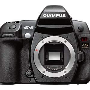 Mit der E-5 stellt Olympus ein neues Mitglied in seinem Profi-SLR-Segment vor. Hier spielen ein 12,3-Megapixel Live-MOS-Sensor und ein True-Pic-V-Prozessor eine maßgebliche Rolle.