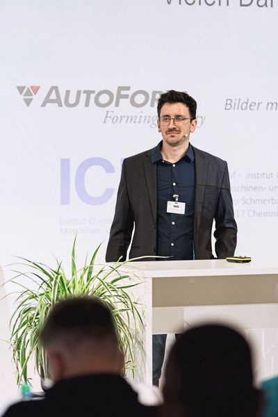 Impressionen der Fachtagung „Mehr Effizienz im Presswerk“ 2025 in Würzburg. (Bild: Stefan Bausewein)