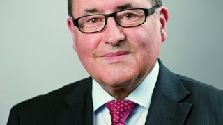 Manfred Wischnewski, Geschäftsführer Schuler SMG und verantwortlich für das Geschäftsfeld hydraulische Pressen: „Künftig werden wir verstärkt als Generallieferant gegenüber unseren Kunden auftreten und tragen dann auch die Verantwortung für eine komplette Produktionslinie.“ (Bild: Schuler)