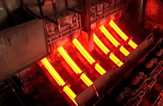 Umweltfreundlicher Xcarb-Stahl von Arcelormittal wird jetzt verstärkt ins Portfolio von EMW aufgenommen, um die Dekarbonisierung in der Stahlbranche deutlich voranzutreiben. Lesen Sie hier, warum das klappen kann.(Bild:  J. Knöthen)