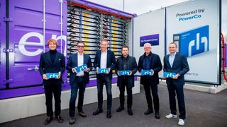 Feierliche Inbetriebnahme des neuen Großspeicher von Volkswagentochter Elli: Giovanni Palazzo, Elli, Thomas Schmall, Volkswagen, Oliver Blume, Volkswagen, Mark Möller Elli, Frank Blome, PowerCo und Thomas Lehnert, PowerCo (vlnr). (Bild: Volkswagen | Elli)