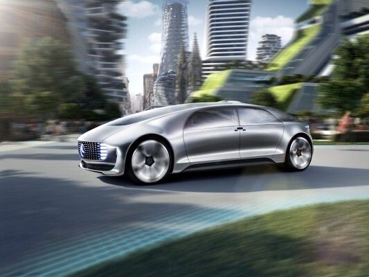 Mercedes-Benz F 015 Luxury in Motion im Stadtverkehr der Zukunft (Mercedes-Benz)