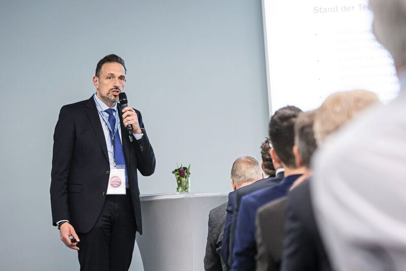At the Lightweight Summit 2019 in Würzburg, Mario Braun, Vice President Product Management at Kamax Automotive, spoke about lightweight design potentials from the use of ultra-high-strength, dimensionally reduced connecting elements with the example of a wheel carrier.  (Stefan Bausewein)