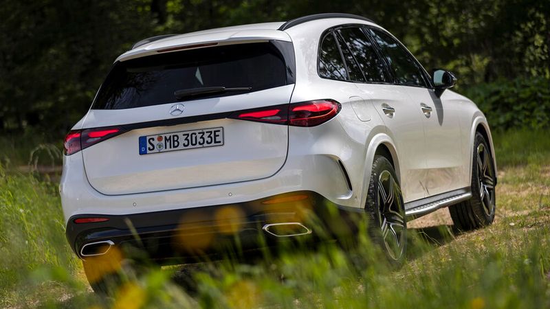 Mit den Veränderungen macht der GLC einen großen Sprung nach vorne, insbesondere, was Komfort- und Sicherheitsausstattung betrifft. (Bild: Mercedes-Benz)