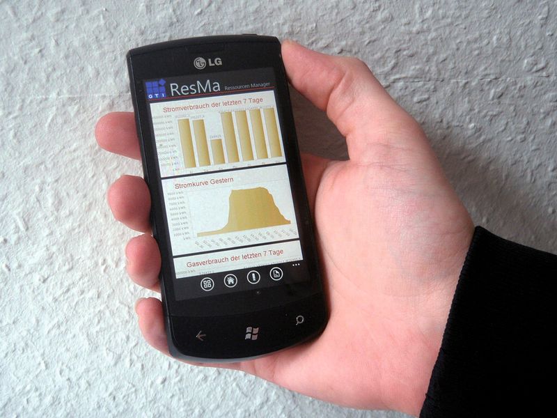Bild 2: Eine mobile Überwachung von Kenngrößen oder Abweichungen ist durch die Smartphone-Unterstützung gegeben. (Bild: GTI-control)