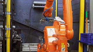 Hochbewegliche Roboter, wie sie Viva und viele andere Industriebetriebe verwenden, sind auf Leitungen angewiesen, die alle Bewegungen mitmachen und das Millionen Mal über viele Jahre.  (Bild: Lapp)