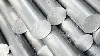 Stahlabnehmer bestellen in der Regel Fixmaße, das heißt individuelle Zuschnitte von Stahlprofilen und anderem Stangenmaterial. Die Händler stehen damit vor der Herausforderung, materialeffizient mit ihren Beständen zu arbeiten.  (© Kybele - stock.adobe.com)