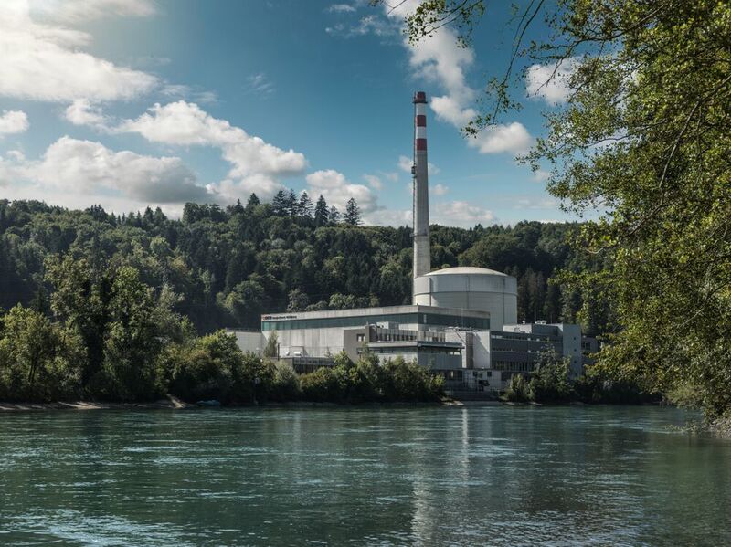 Das Kraftwerk, 14 Kilometer westlich von Bern gelegen, wird von der BKW betrieben. (© Copyright by Michel Jaussi, www.jaussi.com)