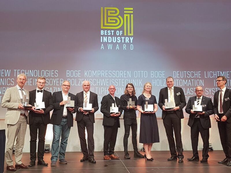 Alle Gewinner des Best of Industry Awards 2018 gemeinsam auf der Bühne. (Sensche / Vogel Communications Group)
