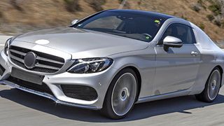 Selbst in teilabgeklebtem Zustand zieht es die Blicke auf sich: Das C-Klasse-Coupé von Mercedes-Benz. (Foto: Daimler)