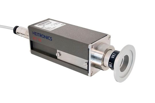 Das digitale Wechsellicht-Strahlungsthermometer (Pyrometer) KT15 IIP mit Vakuumobjektiv kommt in vielen Industrie-, Forschungs- und Umweltanwendungen zum Einsatz.(Bild:  Heitronics)