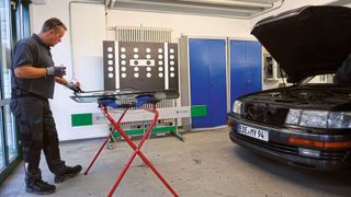 Vom Lexus LS 400 der Baureihe UCF10 waren Anfang 2022 in Deutschland noch 78 Exemplare zugelassen. Welcher Lieferant stellt sich Frontscheiben für dieses Fahrzeug hin? (Bild: Diehl – »kfz-betrieb«)