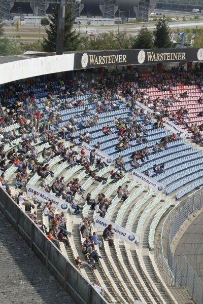 Bertha Benz Challenge 2012, 3. Tag: Rundfahrt über den Hockenheimring im Rahmen des Abschlußlaufes derInternationalen Deutschen Motorradmeisterschaft (Bild: Ulrich Steinlechner)