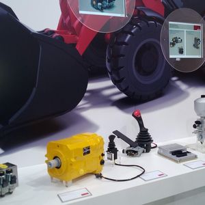 Komponenten des Start-Stopp-Systems von Linde Hydraulics auf dem Messestand der Bauma
