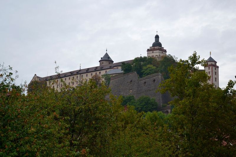 … oder die Festung Marienberg … (Bild: Michel / »kfz-betrieb«)