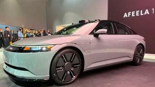 Das wäre es gewesen: Das Elektroauto Afeela 1, das Sony zusammen mit Honda bauen wollte. Doch die Welt ist manchmal unfair und kann auch ambitionierteste Traumschlösser zum Einsturz bringen. Die Abrissbirne heißt diesmal nicht zuletzt auch Donald Trump ... (Bild: Sony Honda Mobility)