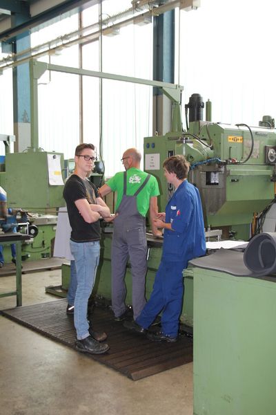 In der Lehrwerkstatt bekommen die Lehrlinge im ersten Lehrjahr ihre Grundausbildung, danach werden sie den Fachbereichen zugeordnet. (Bild: Sonnenberg)