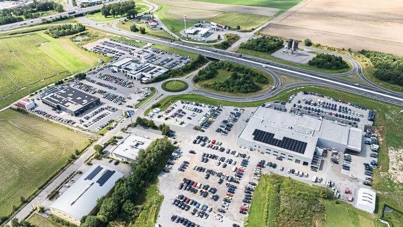 Maschek Automobile in Wackersdorf hat sich in diesem Jahr ein neues Unternehmensleitbild gegeben – was auch die Integration weiterer Betriebe unterstützen soll. Auch die Führung ordnete sich neu, und für Mitarbeiter gilt ein verändertes Arbeitszeitmodell. (Bild: Maschek Automobile)