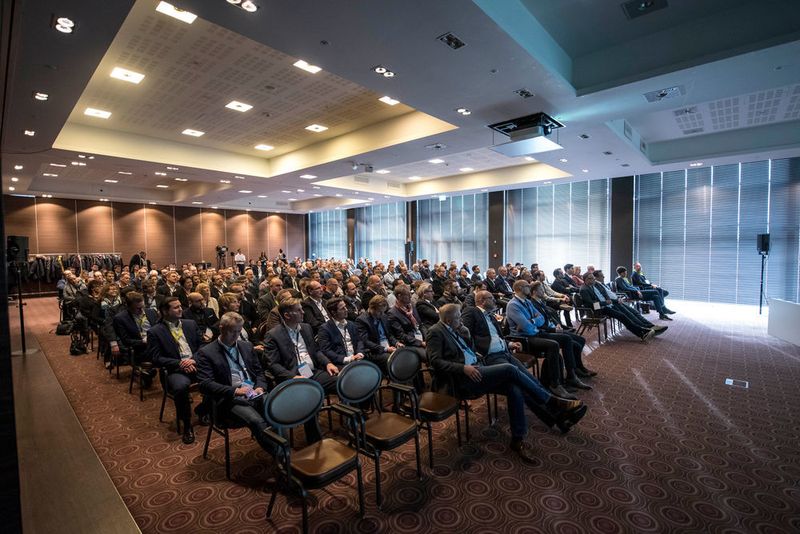 Voll besetztes Auditorium in Düsseldorf: d.velop begrüßte rund 200 Teilnehmer zum Partnersummit. (d.velop)