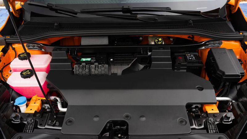 Platz verschenkt: Einen Frunk unter der Motorhaube hat der MG4 (noch) nicht zu bieten. (Bild: MG Motor)