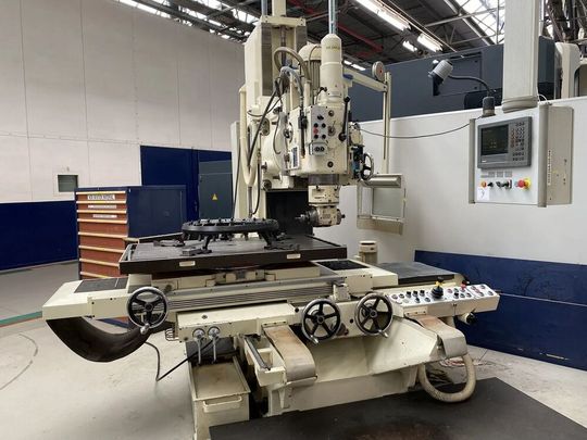 Warum keine gut erhaltenen Maschinen günstig ersteigern? Das Online-Auktionshaus Surplex hat nun rund 30 Angebote, die bis 6. September gelten. Maschinen, die einem belgischen Flugzeugmotorbauer gehörten, wie diese Vertikalfräsmaschine Bohner & Köhle WF Hydro-Mill.(Bild:  Surplex)