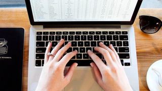 Arbeiten mit ITK-Technologie und Software ist heute weitgehend Standard in den Unternehmen. (Bild: gemeinfrei)