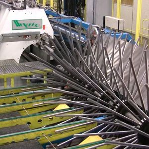 Automatischer Blechtransport bei Warema.