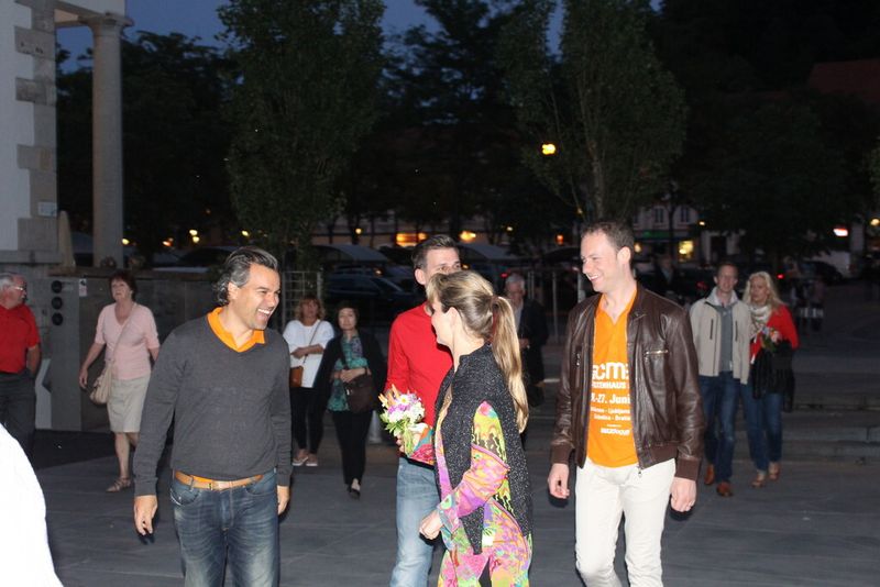 Beste Laune bei der abendlichen „Eat the World“-Tour: Martin Hausmann und Philipp Jonnek (beide Schneider & Wulf EDV-Beratung) mit Henning Meyer und Isabelle von Künßberg (beide Acmeo) (Bild: Holger Esseling)