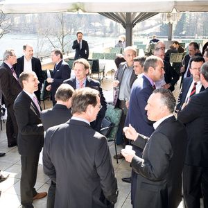Die Pause auf der Seeterrasse wurde für anregende Gespräche genutzt.(Bild:  Vogel IT-Medien)