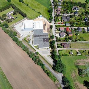 Das neue Gebäude von Wilk Elektronik ist stolze 14 Meter hoch.(Bild:  Wilk Elektronik)