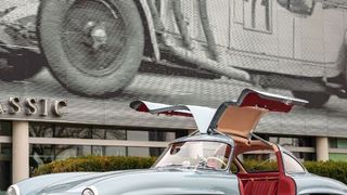 Gerade einmal sieben Flügeltürer wurden im Farbton „DB 353“ lackiert. Standox hat die seltene Mischung nun nachgebildet. (Standox)