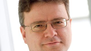 Prof. Robert Franke, bei Evonik im Segment Performance Materials verantwortlich für das Innovationsmanagement Hydroformylierung: „Wenn uns das gelingt, ist es eine kleine Revolution für die chemische Verfahrenstechnik und ein großer Schritt hin zu nachhaltigeren Prozessen.“ (Bild: Evonik Industries)