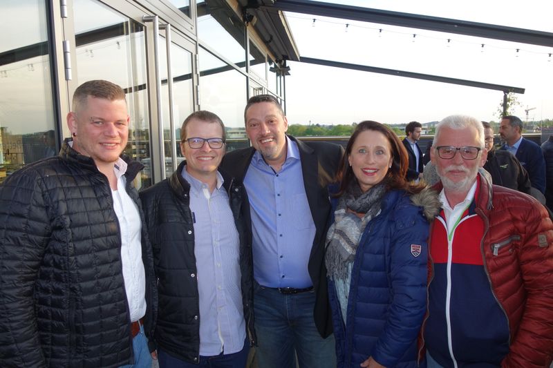 (v. l.) Manuel und Günter Wagner, WES, David Denz, ACER, Gisela Koch und Markus Jobst, Jobst IT-Service (Bild: IT-BUSINESS)