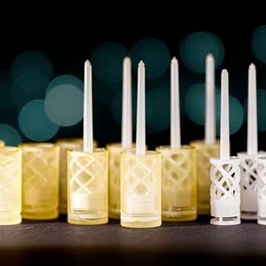 Eine Lösung für 3D-gedruckte Werkzeuge bietet das dänische Unternehmen Addi-Fab mit seiner Freeform-Injection-Molding-Technologie. Im Zusammenspiel mit der geometrischen Ähnlichkeitssuche des strategischen Teilemanagements von Cadenas kann die Fertigung von Werkzeugen für den Prototypenbau und Kleinserienproduktion jetzt weiter vereinfacht und beschleunigt werden.