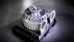 Nikon SLM Solutions druckte das Bauteil aus Inconel 718, einer Luft‑ und Raumfahrt‑Nickellegierung, die speziell dafür ausgelegt ist, die enormen thermischen Lasten und Drücke eines Vollstrom‑Stufenverbrennungs‑Zyklus (FFSC) auszuhalten. (Bild: Nikon SLM)