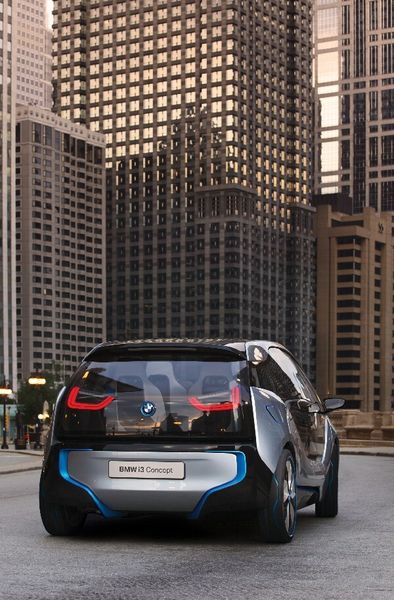 BMW wird Ende 2013 mit dem BMW i3 ihr erstes Serienfahrzeug auf den Markt bringen, das von Grund auf für den Elektrobetrieb entwickelt wurde. (Bild: BMW)