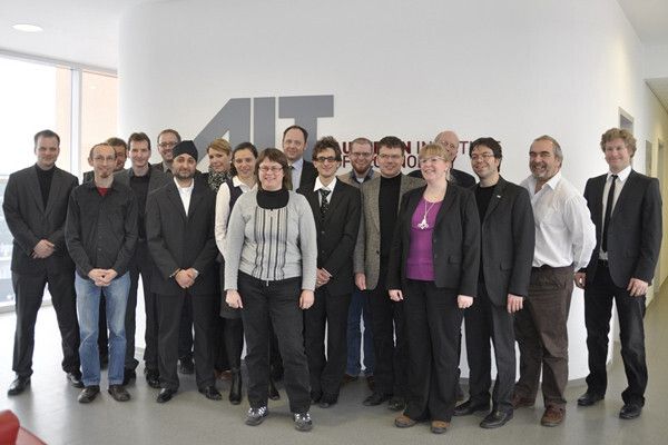 Das SmartBatt-Team beim Kick-Off-Meeting im AIT in Wien: vertreten sind alle neun Partner aus Österreich, Deutschland, Polen, Schweden und Großbritannien (Vogel Business Media)