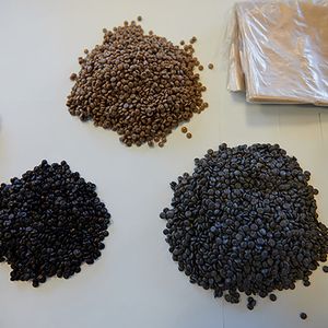 Auf zu neuen Einsatzfeldern: Das fertige Polyethylen-Regranulat von Daly Plastics hat die gleichen Eigenschaften wie Neuware, heißt es. Der einzige Unterschied betreffe die Optik in puncto Farbe. Das Rezyklat wird anschließend verkauft und reiht sich wieder in den Wertstoffkreislauf ein, so Daly Plastics.