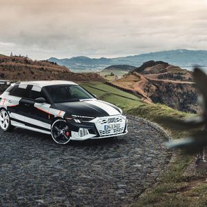 (Audi)