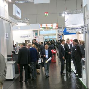 Schon früh am Morgen des ersten Messetages herrscht auf den Ständen und in den Fluren der Halle 8a großer Besucherandrang.