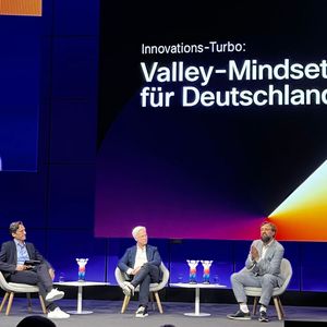 Was können wir uns in Deutschland von den Amerikanern abschauen? Darüber sprachen Uwe Peter, Markus Koch und Oliver Tuszik.(Bild:  Vogel IT-Medien)