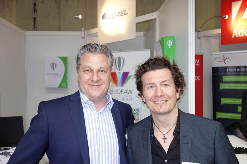 Niclas Hartz (l.), Corel, und Martin Maximilian Kotzur, Future-X setzen auf gute Bildbearbeitung. (Bild: IT-BUSINESS)