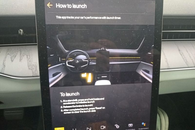 9. Performance-App bringt Launch Control Polestar installiert eine dedizierte Performance-App mit Rennstart-Funktion. Das System bereitet Antrieb und Batterie optimal vor, um die 4,7 Sekunden auf 100 km/h reproduzierbar abzurufen. Eine nette Spielerei für Enthusiasten. (Bild: Sven Prawitz/Vogel Communications Group)