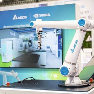 Die D-Bot Robotics Platform bündelt Cobots, AMR, Safety-Sensorik und KI-Module und richtet sich damit auch an kleinere und mittlere Fertiger.(Bild:  Delta)