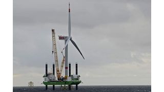 Aufbau des Offshore-Windparks alpha ventus: die erste REpower 5M-Anlage im Baufeld Bild: Offshore-Stiftung/Jan Oelker (Archiv: Vogel Business Media)