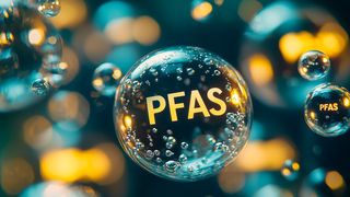 Per- und polyfluorierte Alkylsubstanzen (PFAS) werden als „Ewigkeitschemikalien“ bezeichnet, da sie extrem persistent sind und weder in der Umwelt noch im Körper abgebaut werden. (Symbolbild) (Bild: SERHII - stock.adobe.com / KI-generiert)