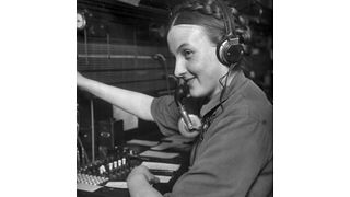 Das Fräulein vom Amt regelte die weltweiten Verbindungen, diese werden nun vom IoT Edge Gateway übernommen. (Quelle: Datei: Bundesarchiv Bild 102-09292)