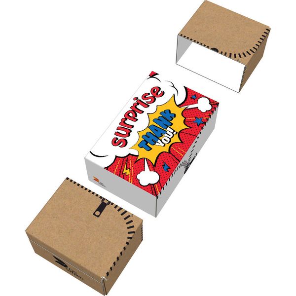 
Gewinner der Kategorie „Funktionalität und Convenience“: Die E@Box, eingereicht von DS Smith Packaging Deutschland Stiftung & Co. KG, ist eine Verpackungslösung für den E-Commerce-Bereich. Die Idee ist, dass die Primär- und Sekundärverpackung beim Versand eine Einheit bilden. Die bedruckte E-Commerce-Verpackung (im Bild als braune Verpackung dargestellt) lässt sich einfach in der Mitte durch einen umlaufenden Aufreißfaden öffnen. Werden die Seiten aufgeschoben, kommt eine zweite versteckte Schachtel zum Vorschein. 
 (DVI Deutsches Verpackungsinstitut)