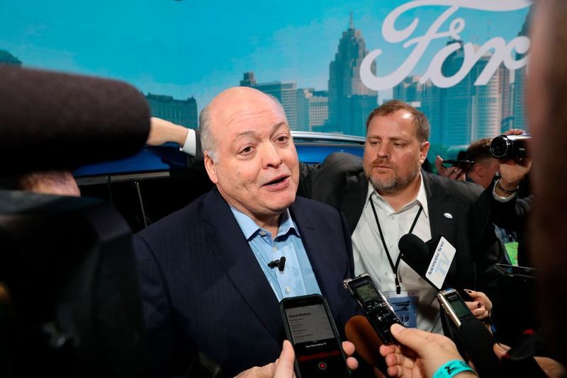 ... wie an Prominzenz, zumindest am Eröffnungstag. Hier im Bild Ford-Boss Jim Hackett. (NAIAS)